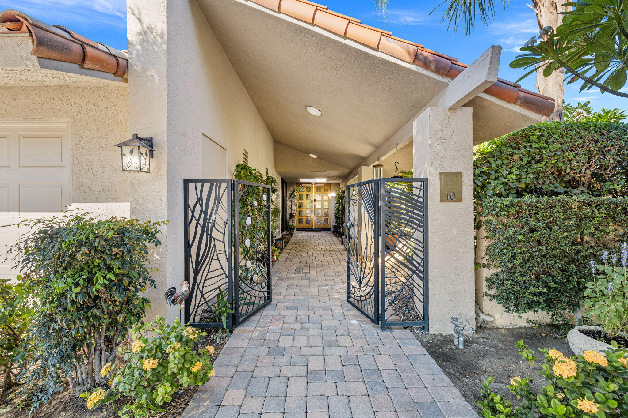 10 Whittier Court Rancho Mirage, CA 92270 - Photo 3 of 62 3-web-or-mls-2H8A1975