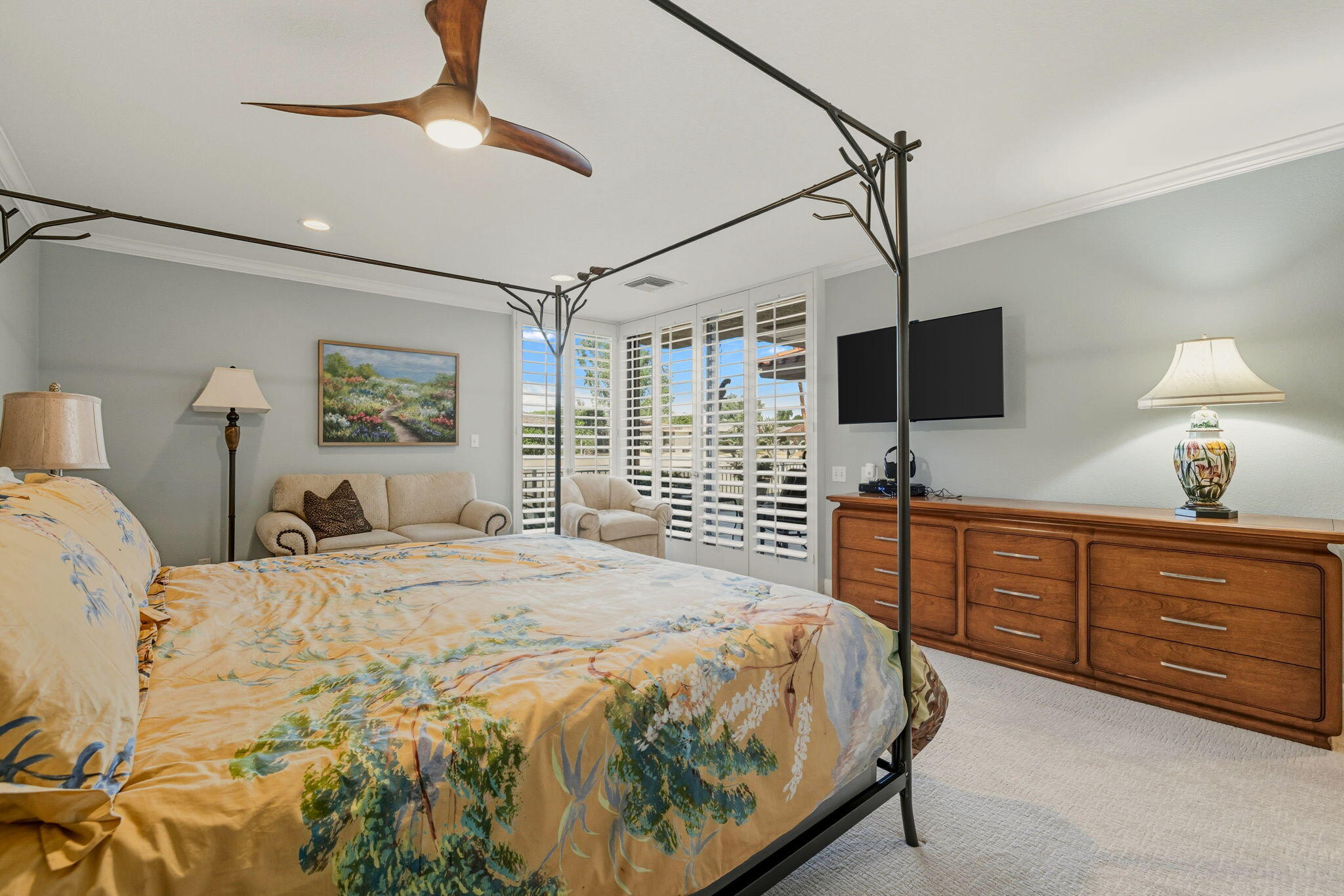10 Whittier Court Rancho Mirage, CA 92270 - Photo 44 of 62 a bedroom with a large bed and a flat tv screen on dresser