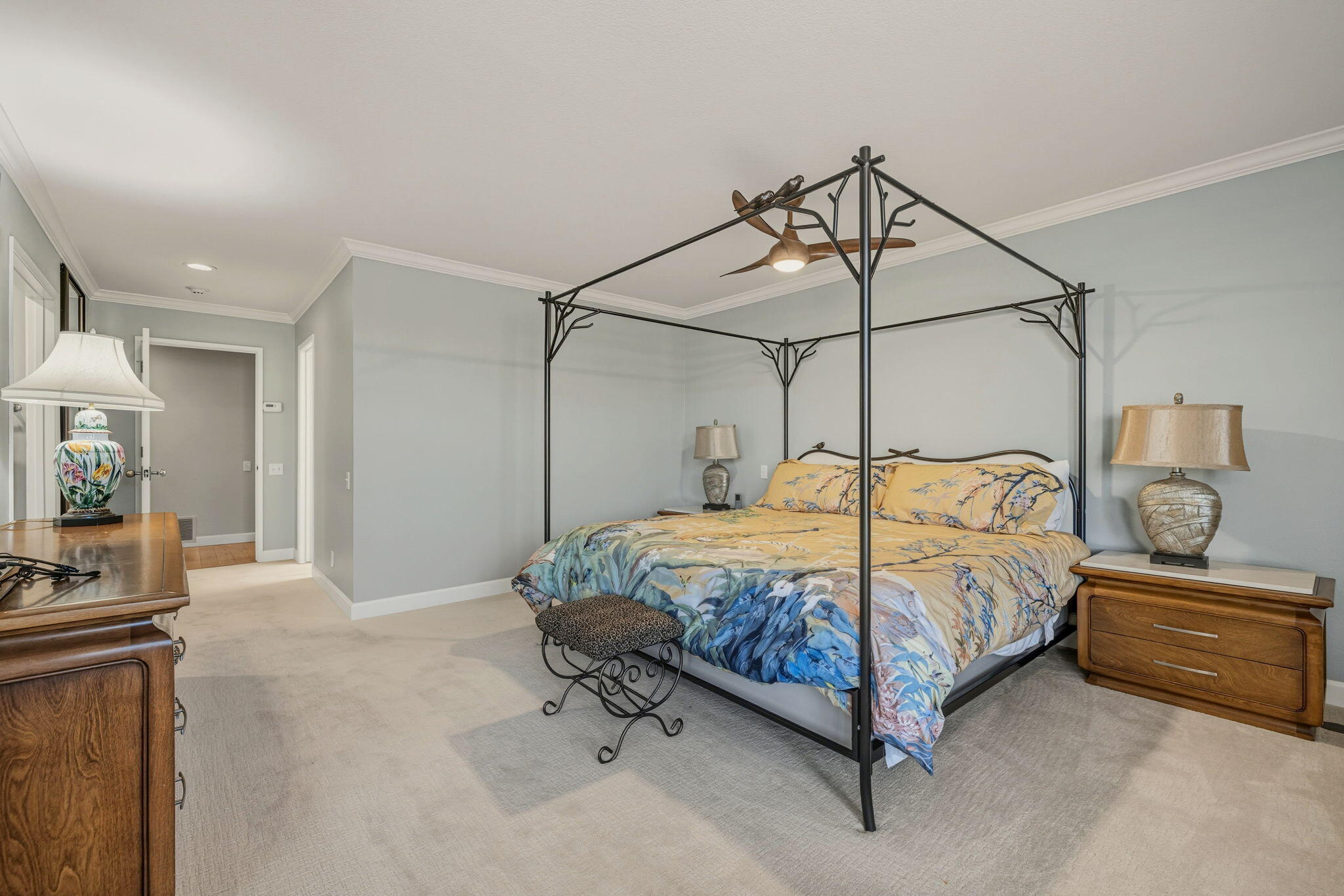 10 Whittier Court Rancho Mirage, CA 92270 - Photo 45 of 62 a bedroom with a bed and a table
