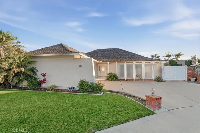 $1,950,000 | 3922 Kitten Circle, Huntington Beach, CA 92649