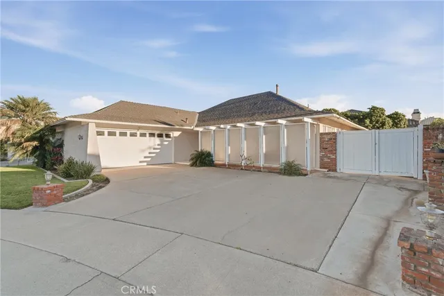 $1,950,000 | 3922 Kitten Circle, Huntington Beach, CA 92649