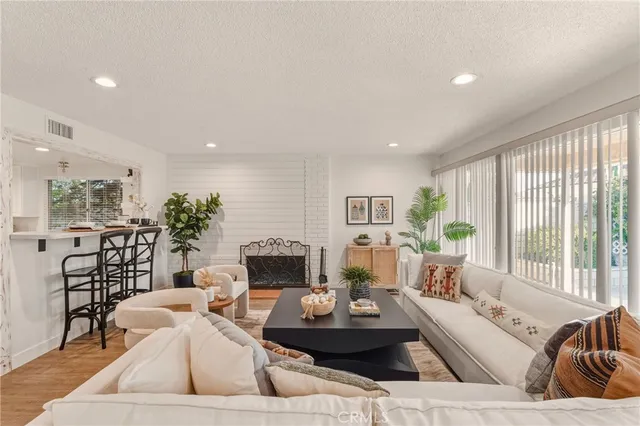$1,950,000 | 3922 Kitten Circle, Huntington Beach, CA 92649