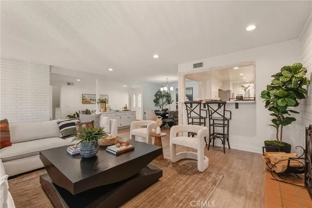 $1,950,000 | 3922 Kitten Circle, Huntington Beach, CA 92649