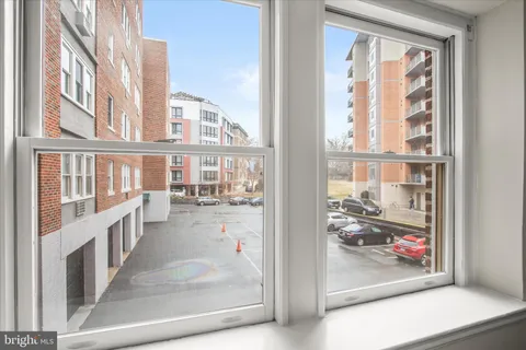 $925,000 | 3901 Connecticut Avenue Northwest, Unit 105, Washington, DC 20008