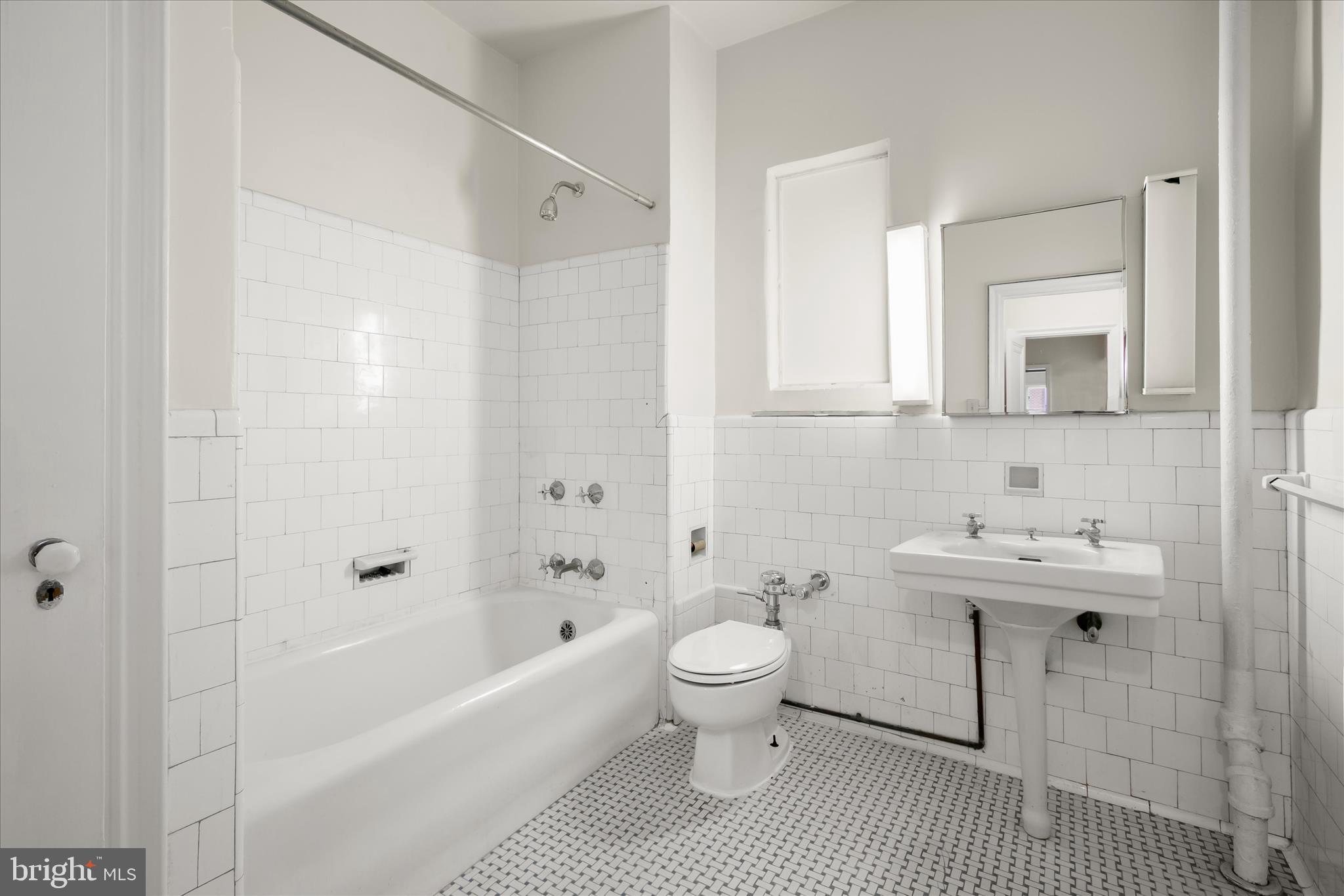 3901 Connecticut Avenue Northwest, Unit 105 Washington, DC 20008 - Photo 20 of 28 Connecticut 042