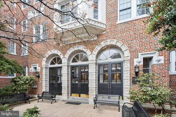 $925,000 | 3901 Connecticut Avenue Northwest, Unit 105, Washington, DC 20008