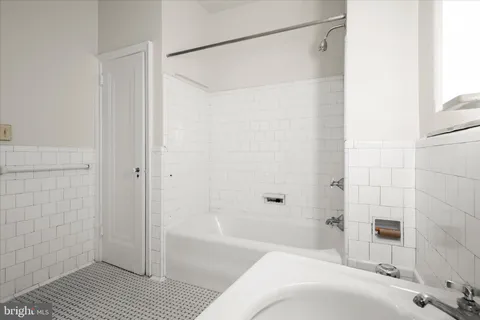 $925,000 | 3901 Connecticut Avenue Northwest, Unit 105, Washington, DC 20008