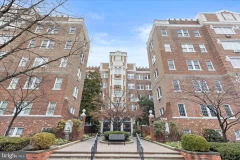 $925,000 | 3901 Connecticut Avenue Northwest, Unit 105, Washington, DC 20008