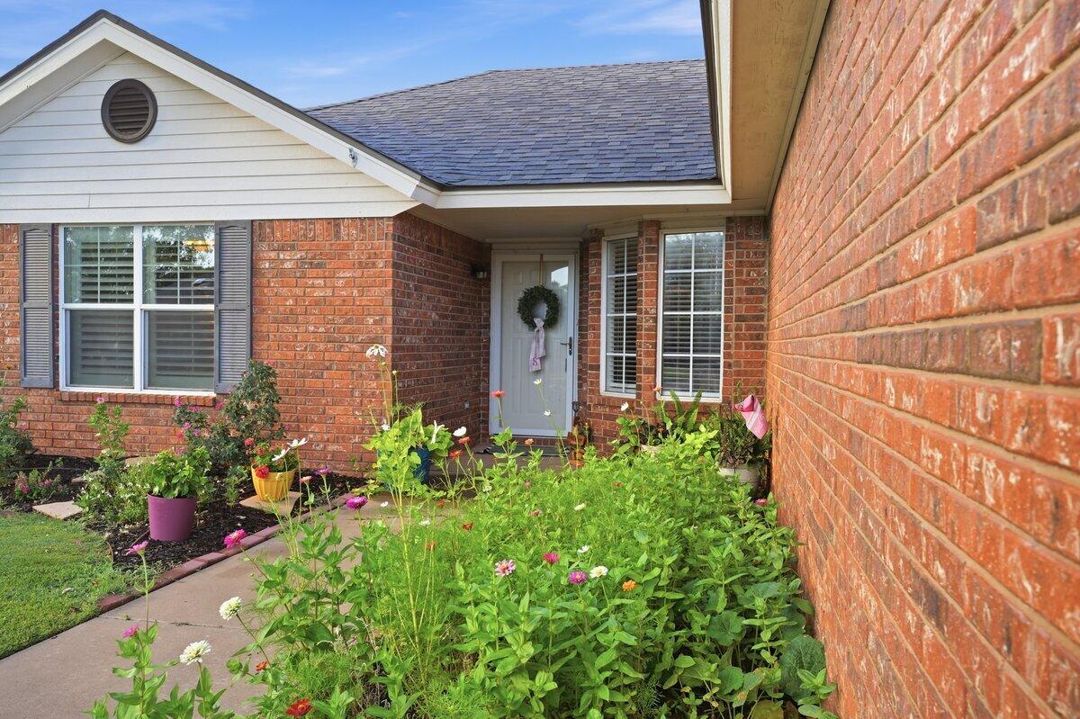 6009 72nd Street Lubbock, TX 79424 - Photo 2 of 29 6009_72nd_st_003