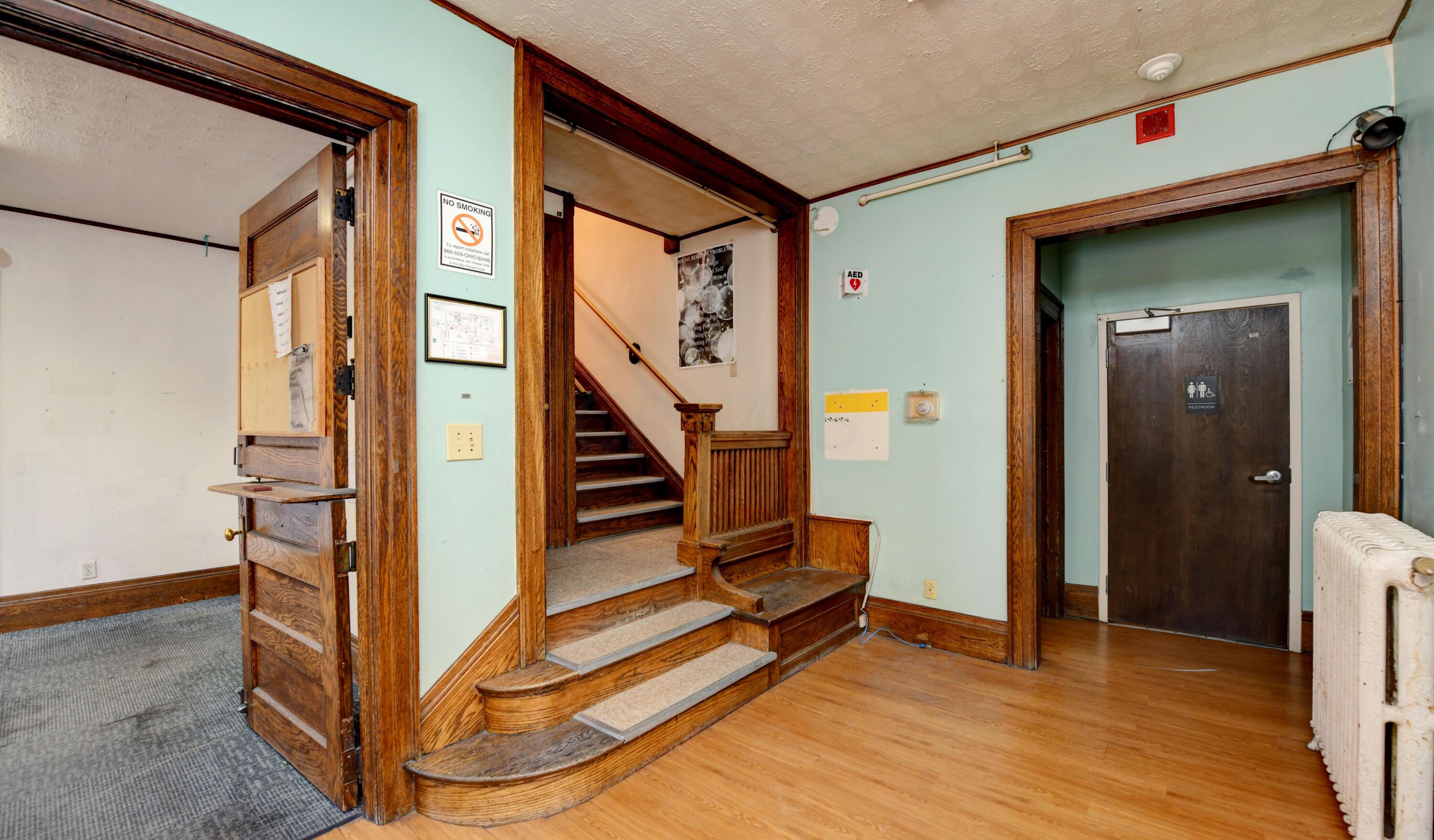 868 Bryden Road Columbus, OH 43205 - Photo 6 of 47 Living Space- Foyer