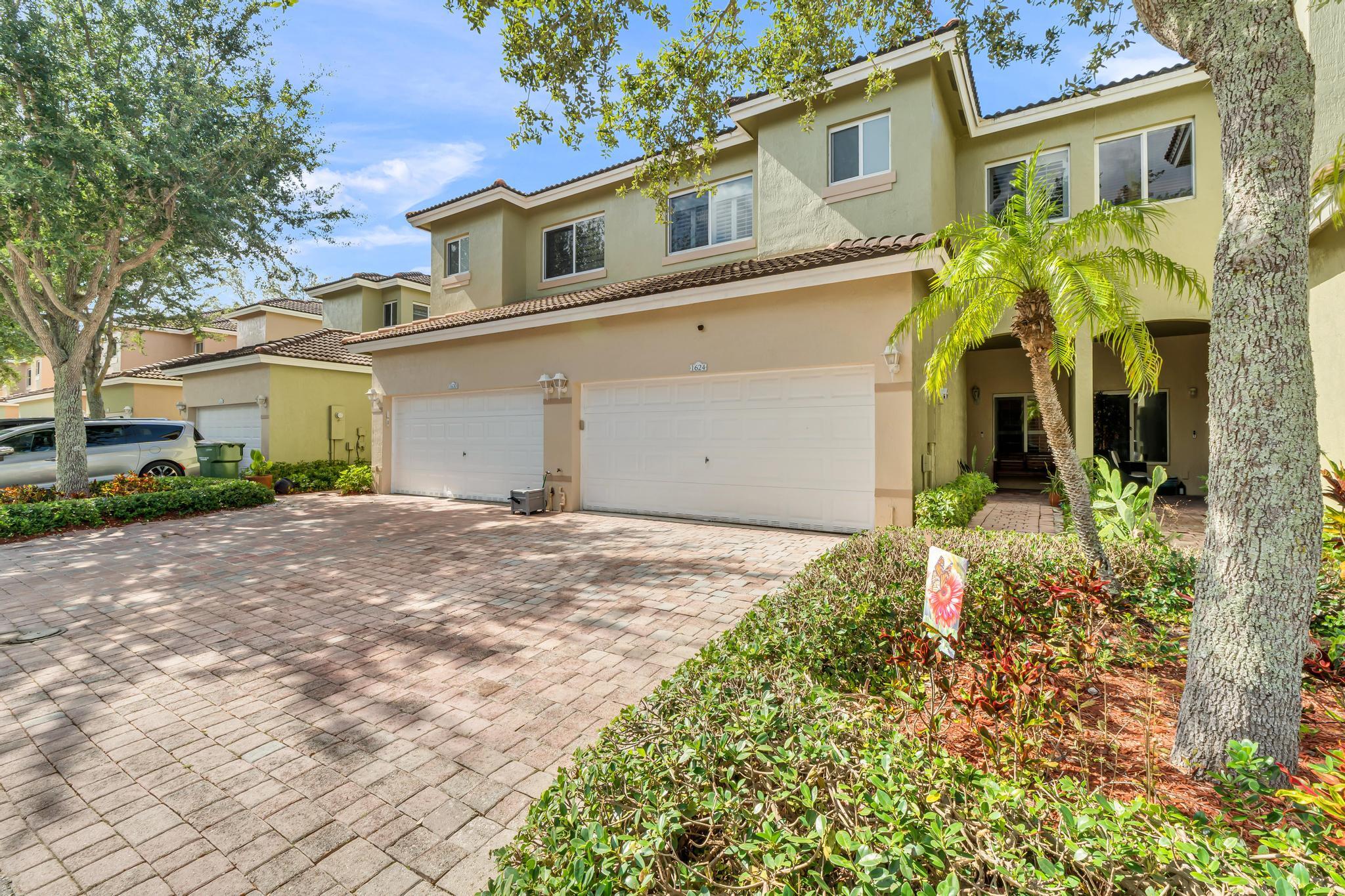 1624 Southeast 24th Court Homestead, FL 33035 - Photo 2 of 58 2