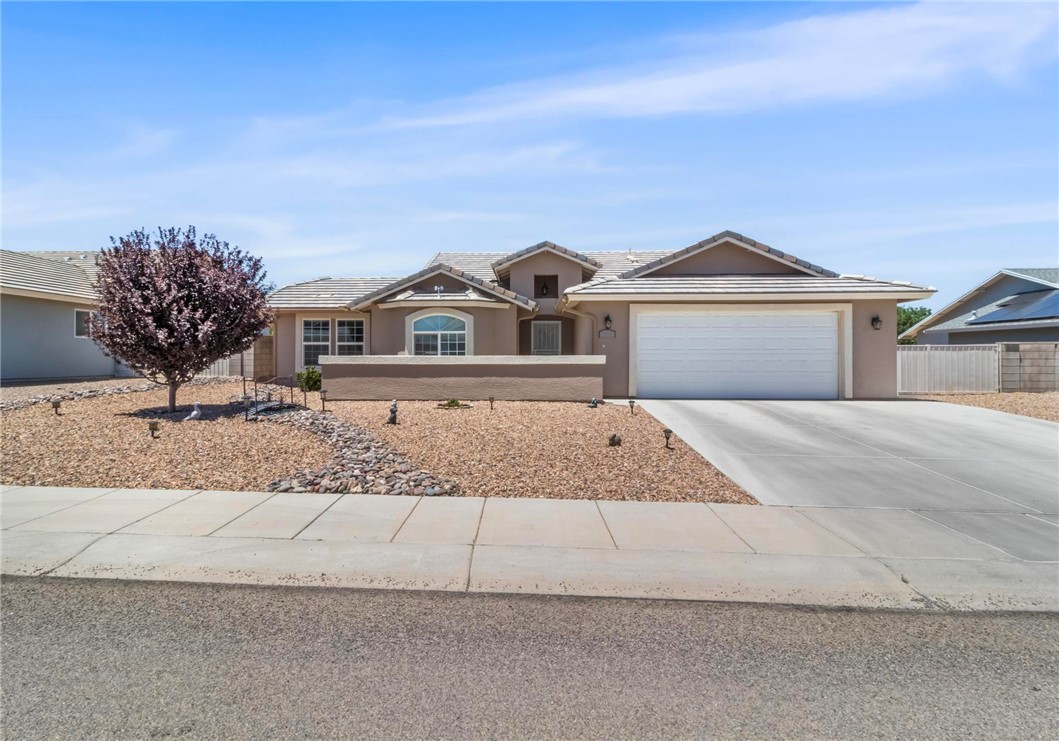 3897 Easy Street Kingman, AZ 86409 - Photo 42 of 53 a front view of a house with a garden and yard