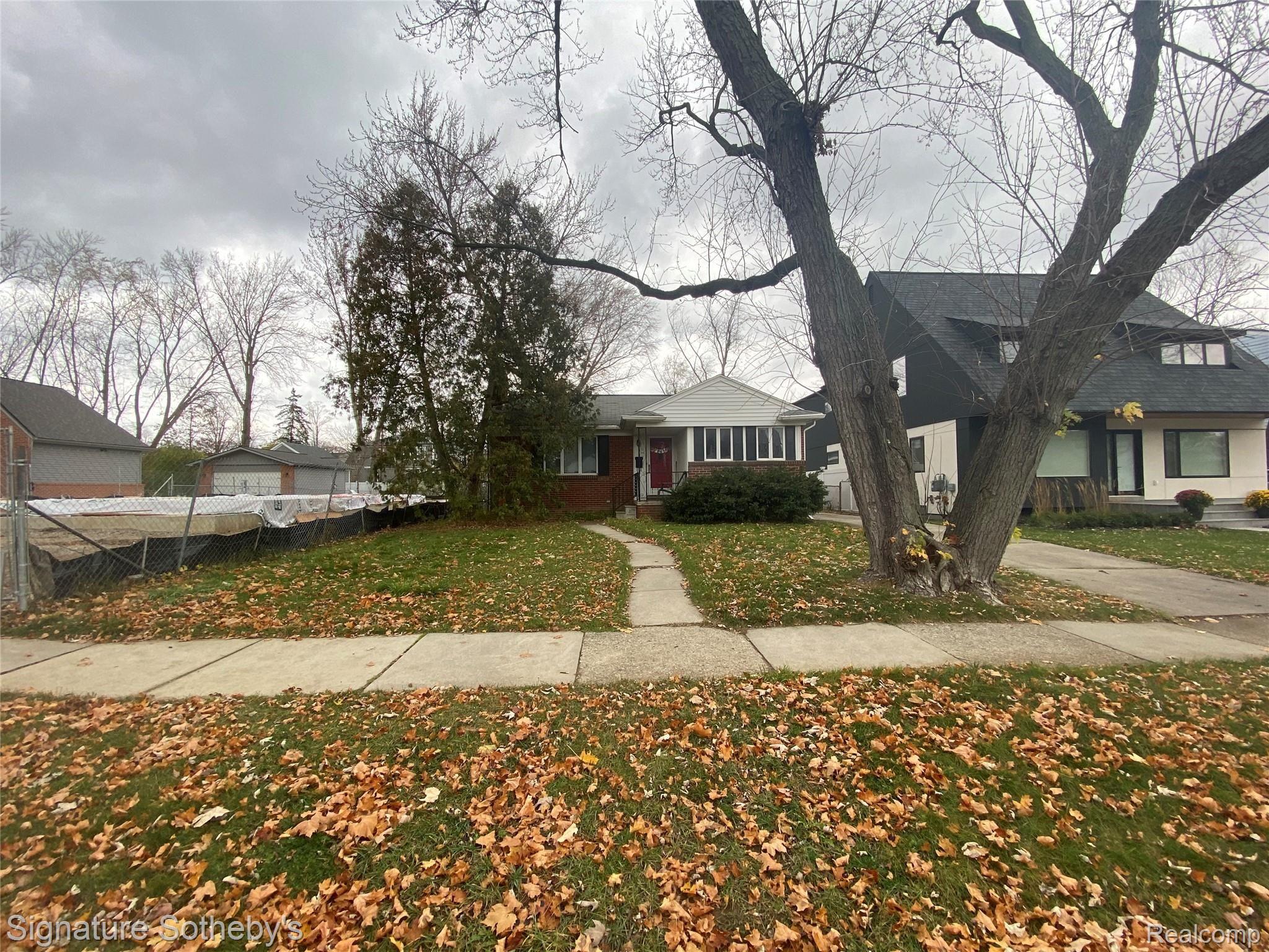 2151 Manchester Road Birmingham, MI 48009 - Photo 23 of 24 IMG_3918.jpg
