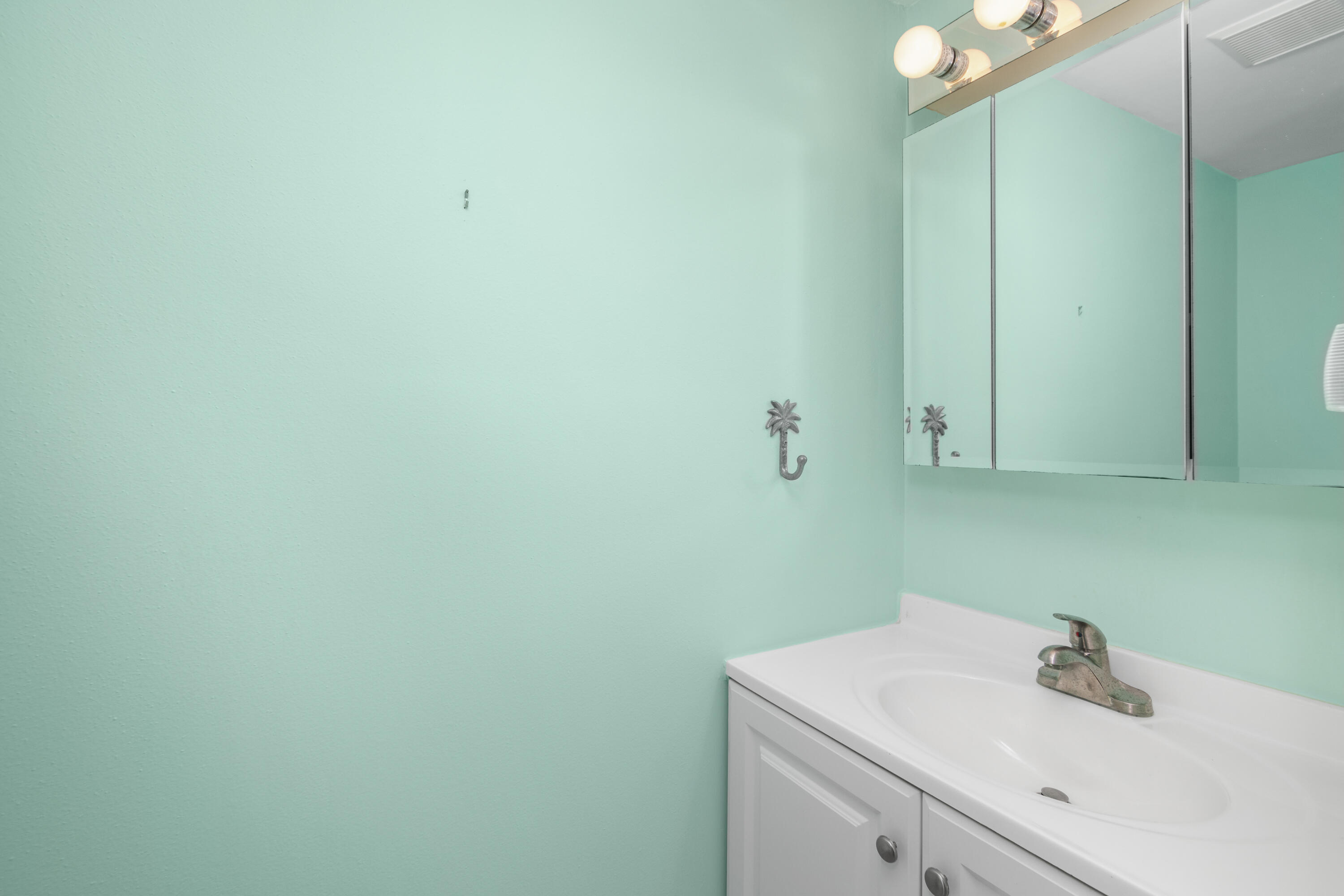 423 Sombrero Beach Road, Unit 2 Marathon, FL 33050 - Photo 14 of 28 Downstairs half bath