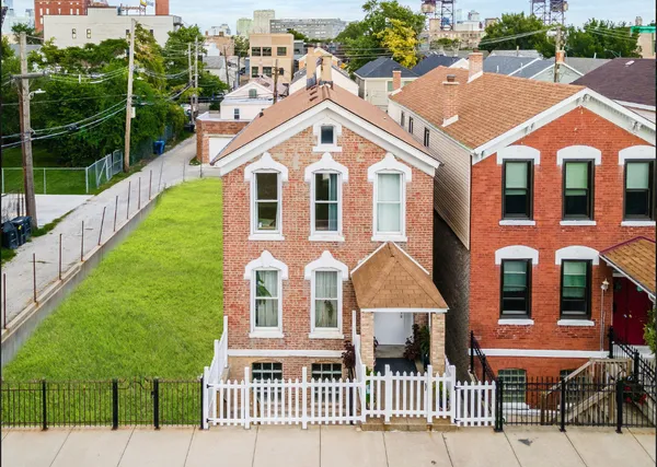 $2,100 | 1815 South Ruble Street, Unit 2, Chicago, IL 60616