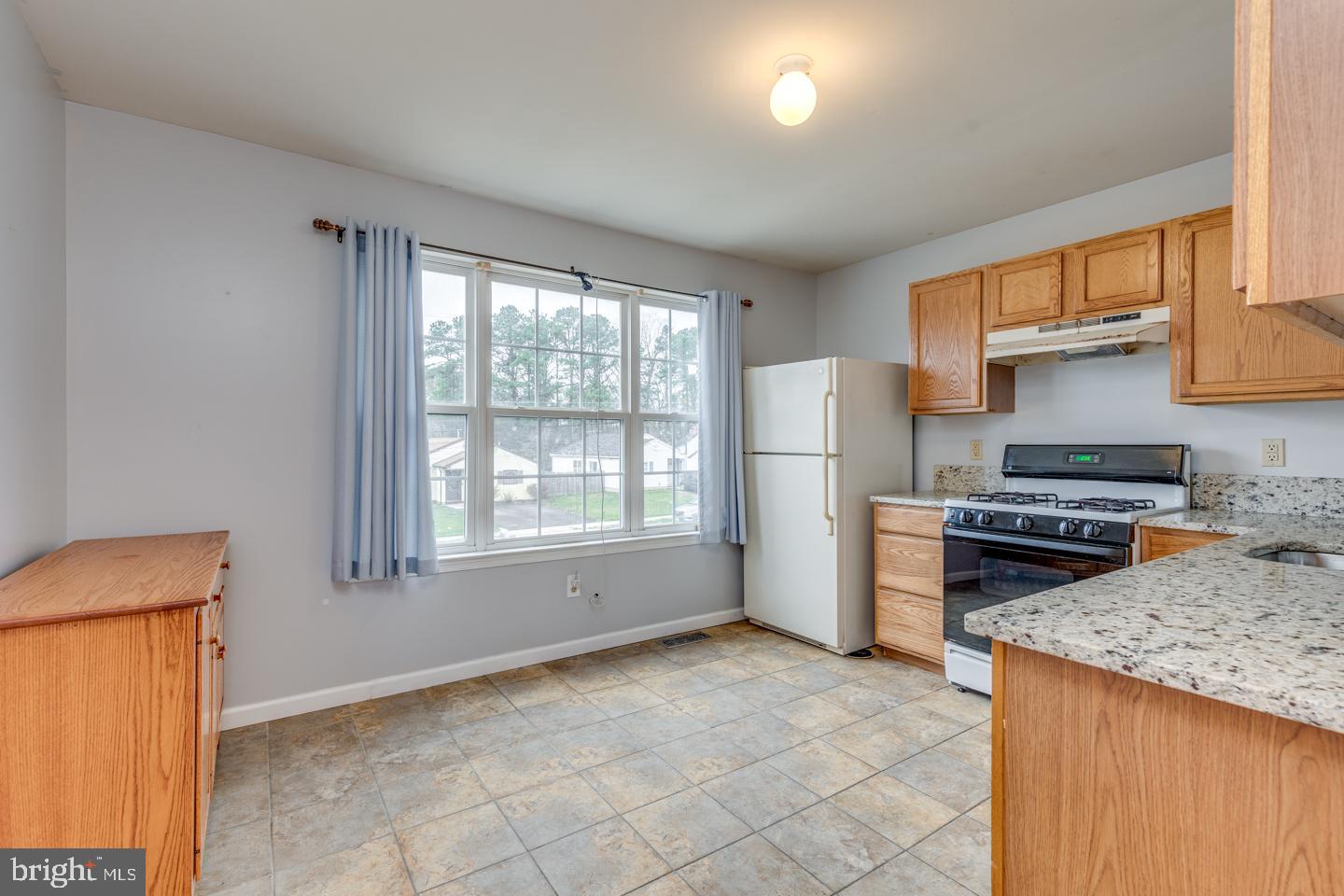 225 Hayes Mill Road Atco, NJ 08004 - Photo 5 of 26 Kitchen with area for everyday meals