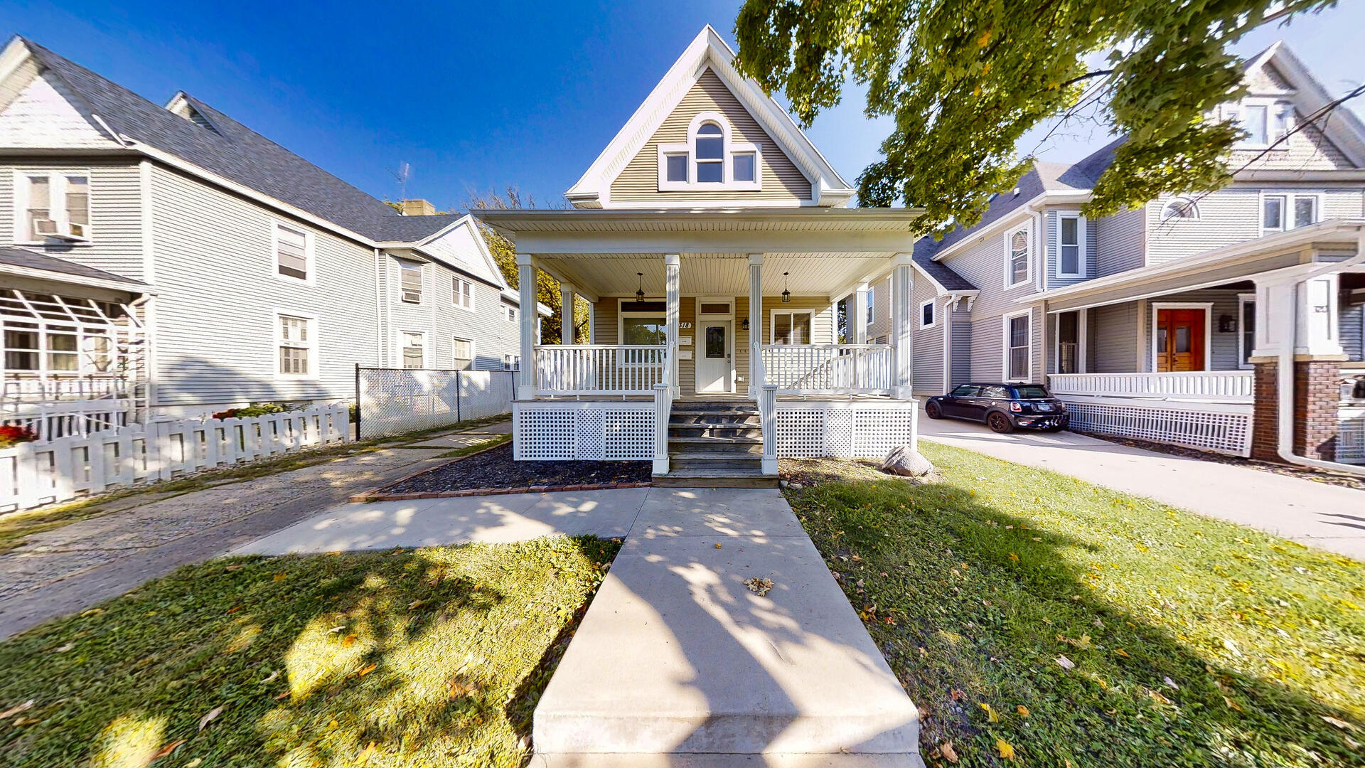 318 East Locust Street, Unit B Bloomington, IL 61701 - Photo 2 of 36