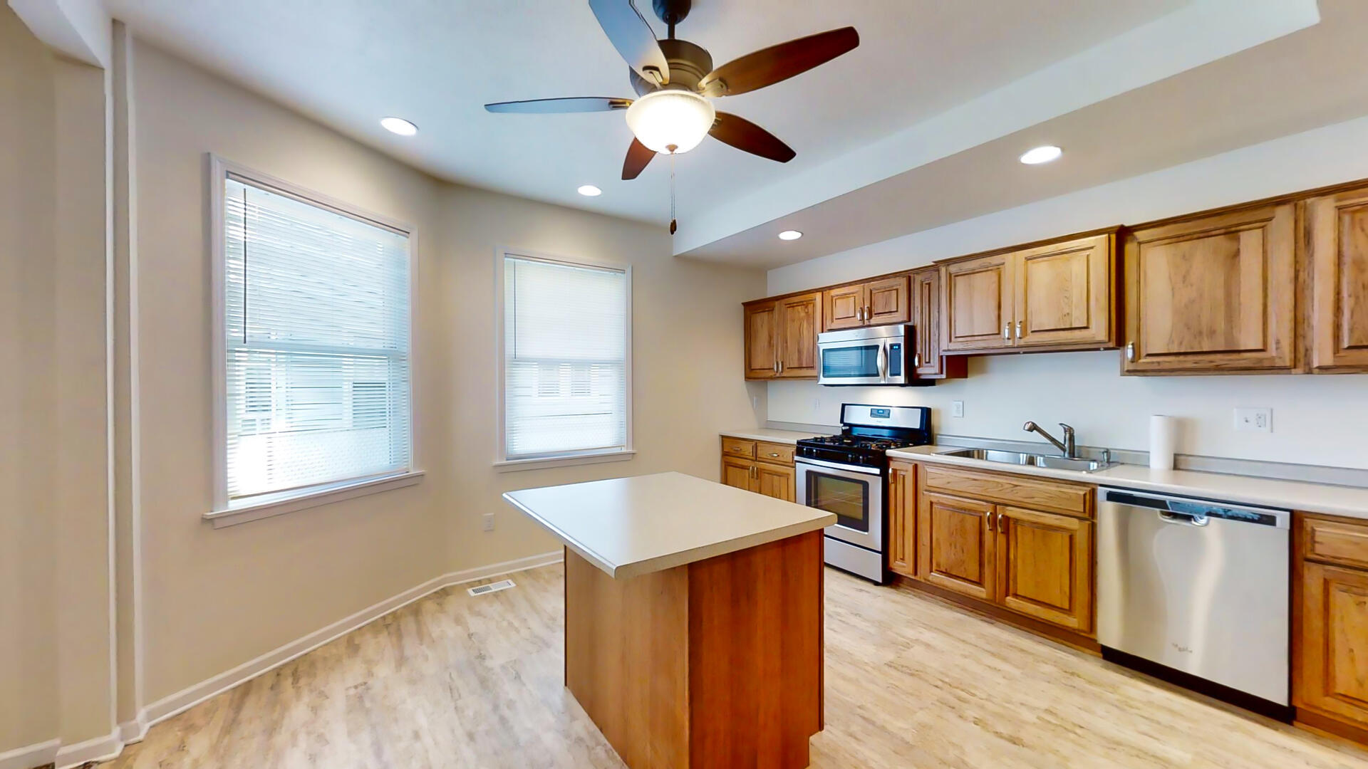 318 East Locust Street, Unit B Bloomington, IL 61701 - Photo 15 of 36