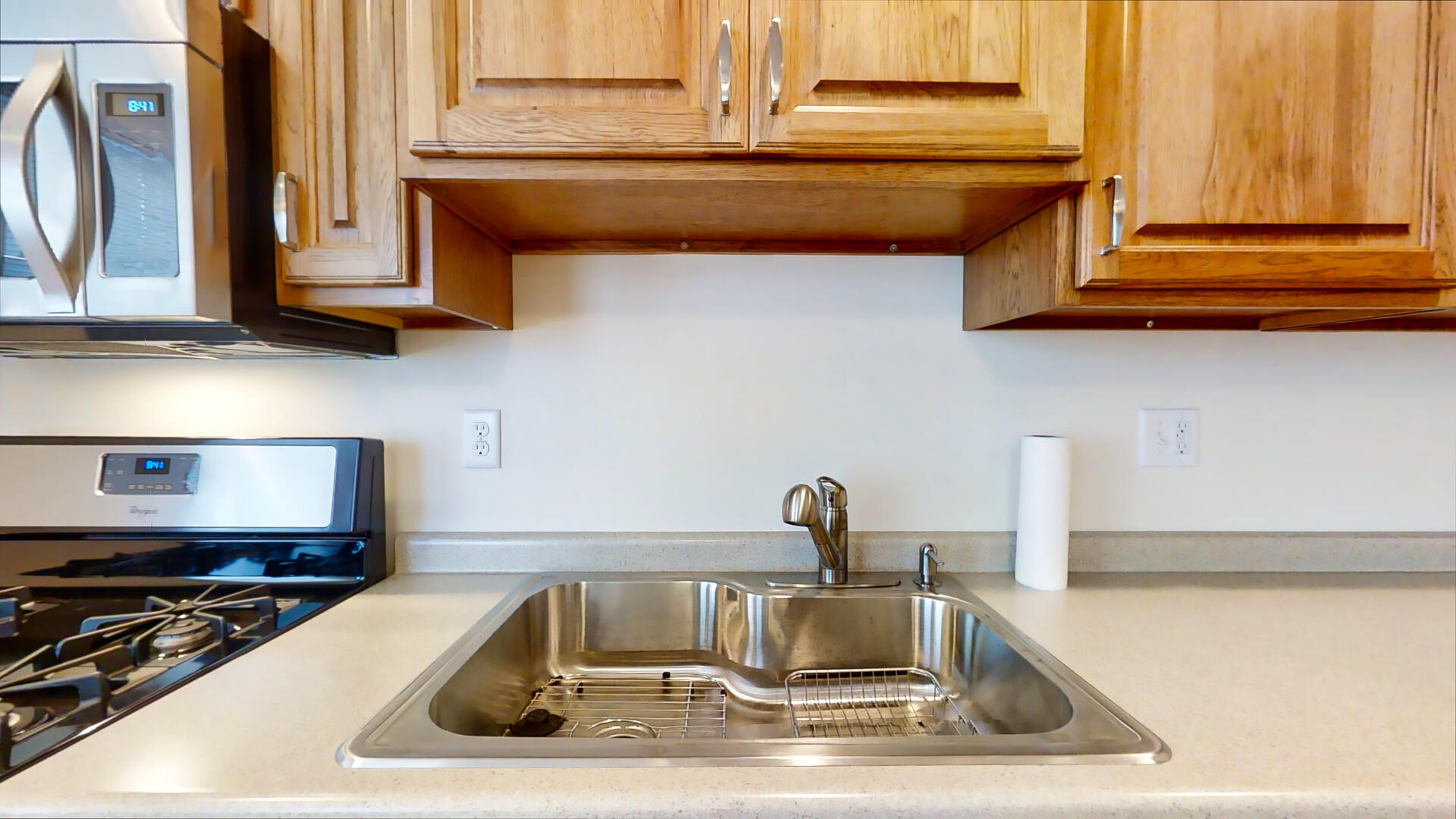 318 East Locust Street, Unit B Bloomington, IL 61701 - Photo 17 of 36