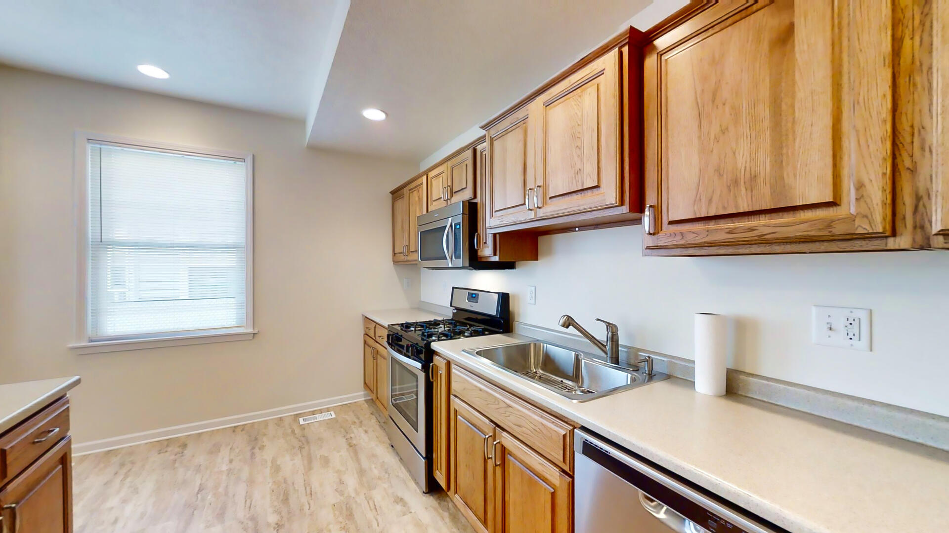 318 East Locust Street, Unit B Bloomington, IL 61701 - Photo 18 of 36