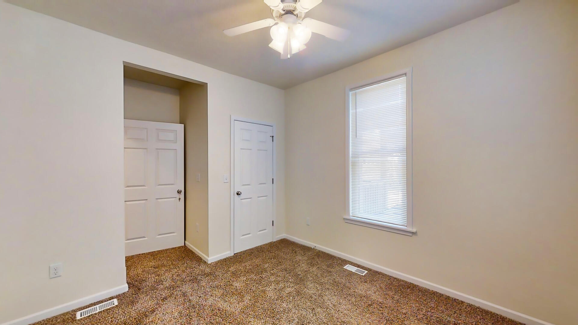 318 East Locust Street, Unit B Bloomington, IL 61701 - Photo 27 of 36