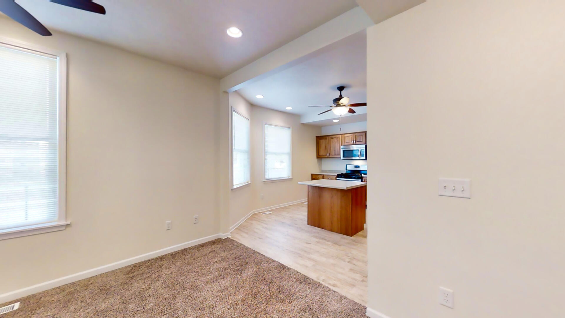 318 East Locust Street, Unit B Bloomington, IL 61701 - Photo 9 of 36