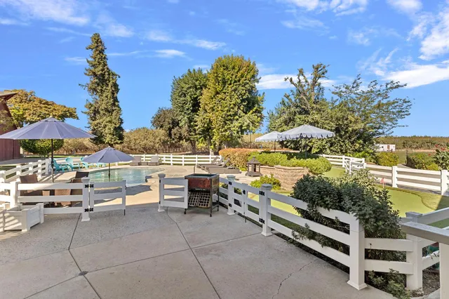 a view of a house with backyard and porch