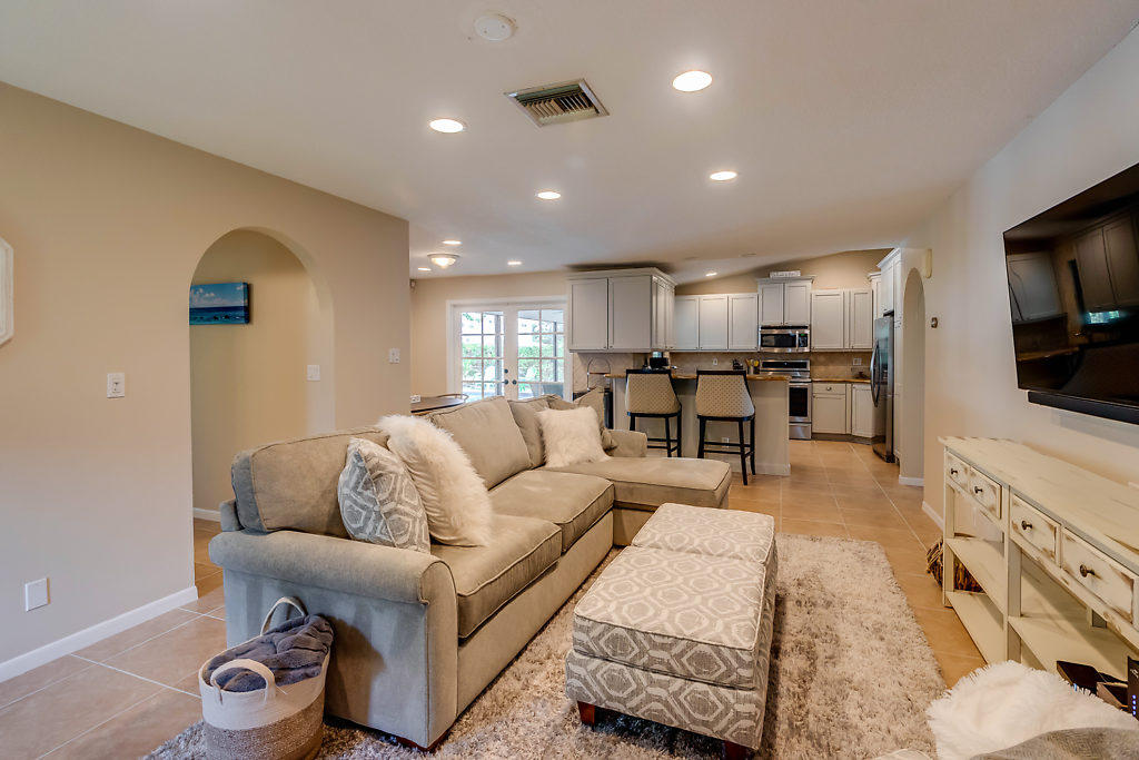 611 Eldorado Lane Delray Beach, FL 33444 - Photo 14 of 40 Family Room