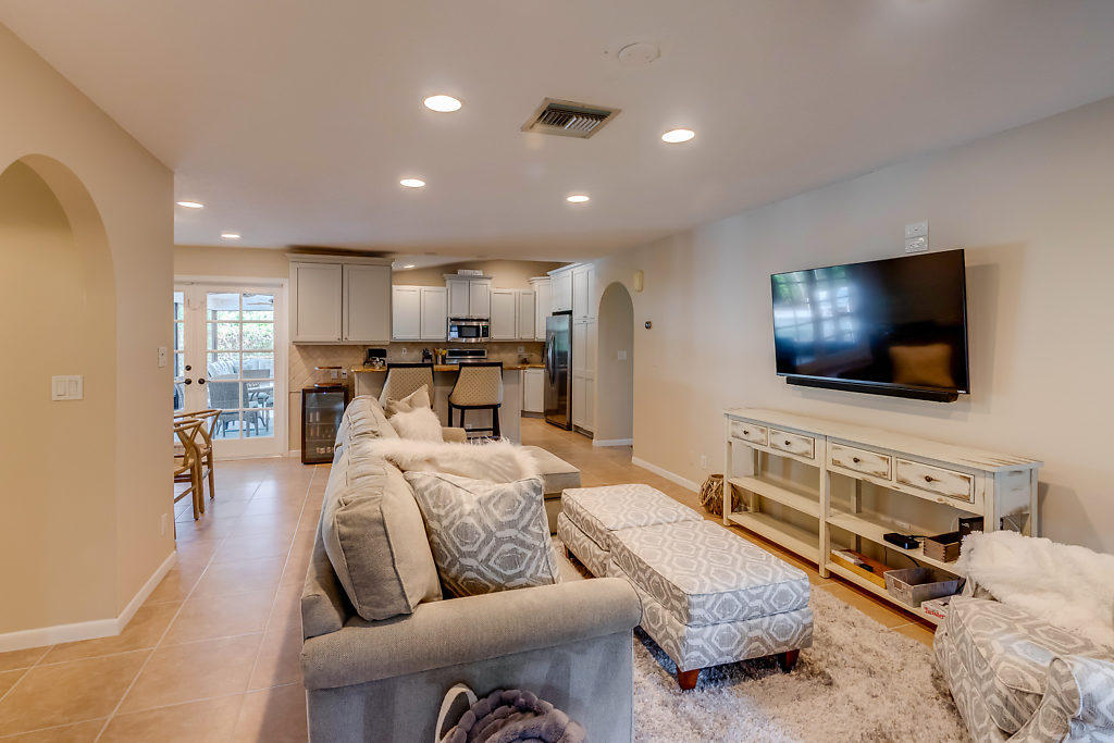 611 Eldorado Lane Delray Beach, FL 33444 - Photo 15 of 40 Family Room