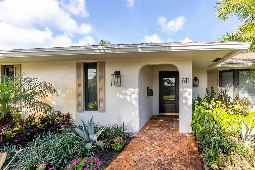 611 Eldorado Lane Delray Beach, FL 33444 - Photo 2 of 40 Chicago Brick Walkway