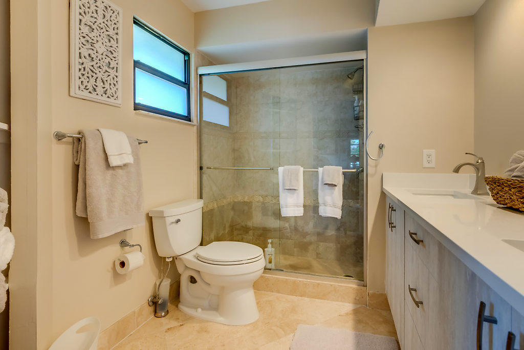 611 Eldorado Lane Delray Beach, FL 33444 - Photo 24 of 40 Master Bathroom
