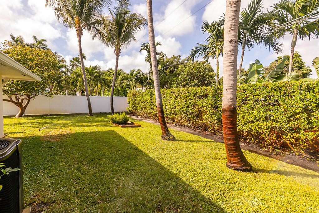 611 Eldorado Lane Delray Beach, FL 33444 - Photo 40 of 40 Large Back Yard North Side
