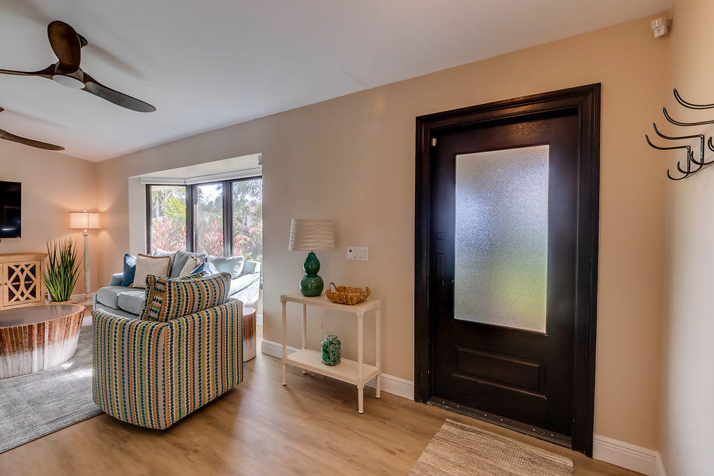 611 Eldorado Lane Delray Beach, FL 33444 - Photo 4 of 40 Foyer