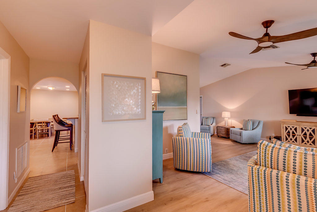 611 Eldorado Lane Delray Beach, FL 33444 - Photo 5 of 40 Entryway View