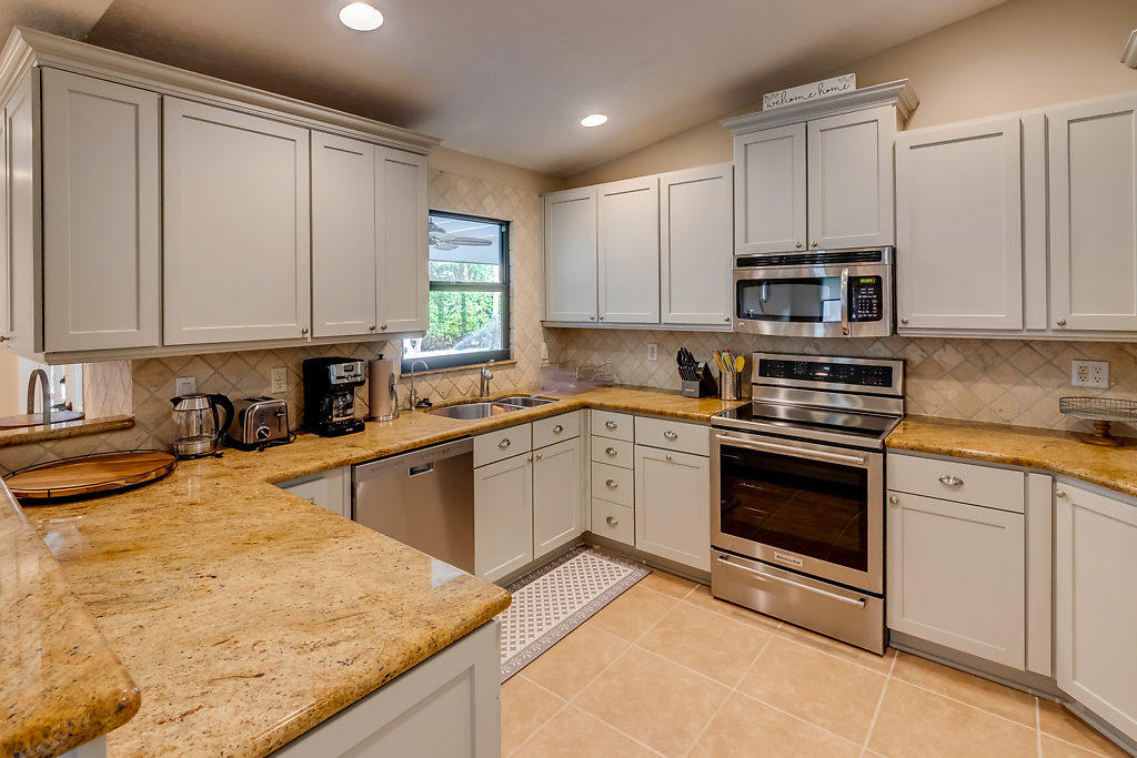 611 Eldorado Lane Delray Beach, FL 33444 - Photo 8 of 40 Kitchen