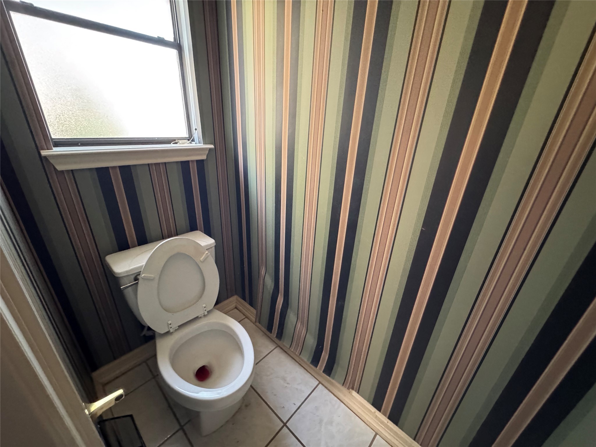 5223 Charnwick Court Houston, TX 77069 - Photo 16 of 28 a bathroom with a toilet and a window
