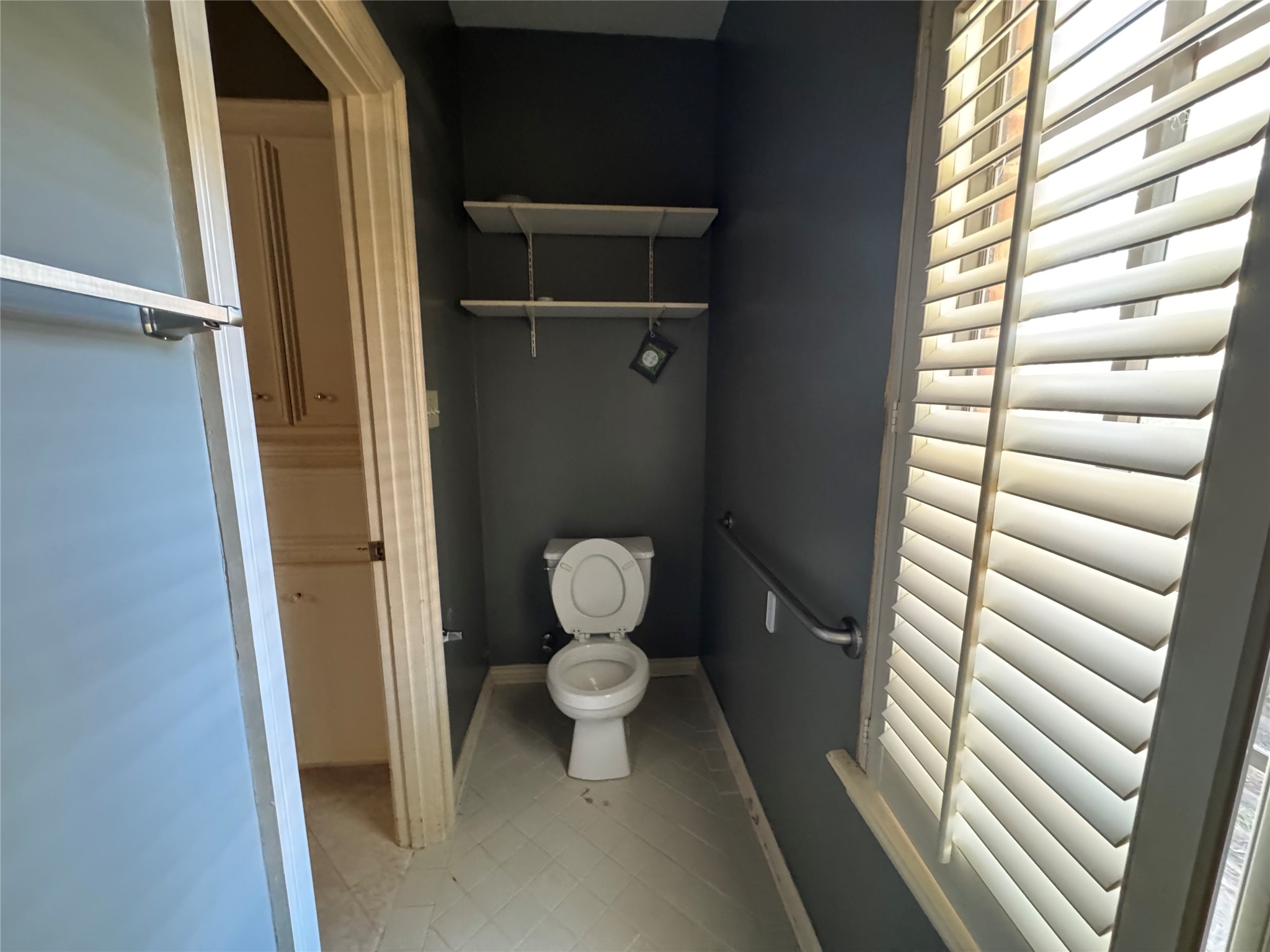 5223 Charnwick Court Houston, TX 77069 - Photo 19 of 28 Primary bath