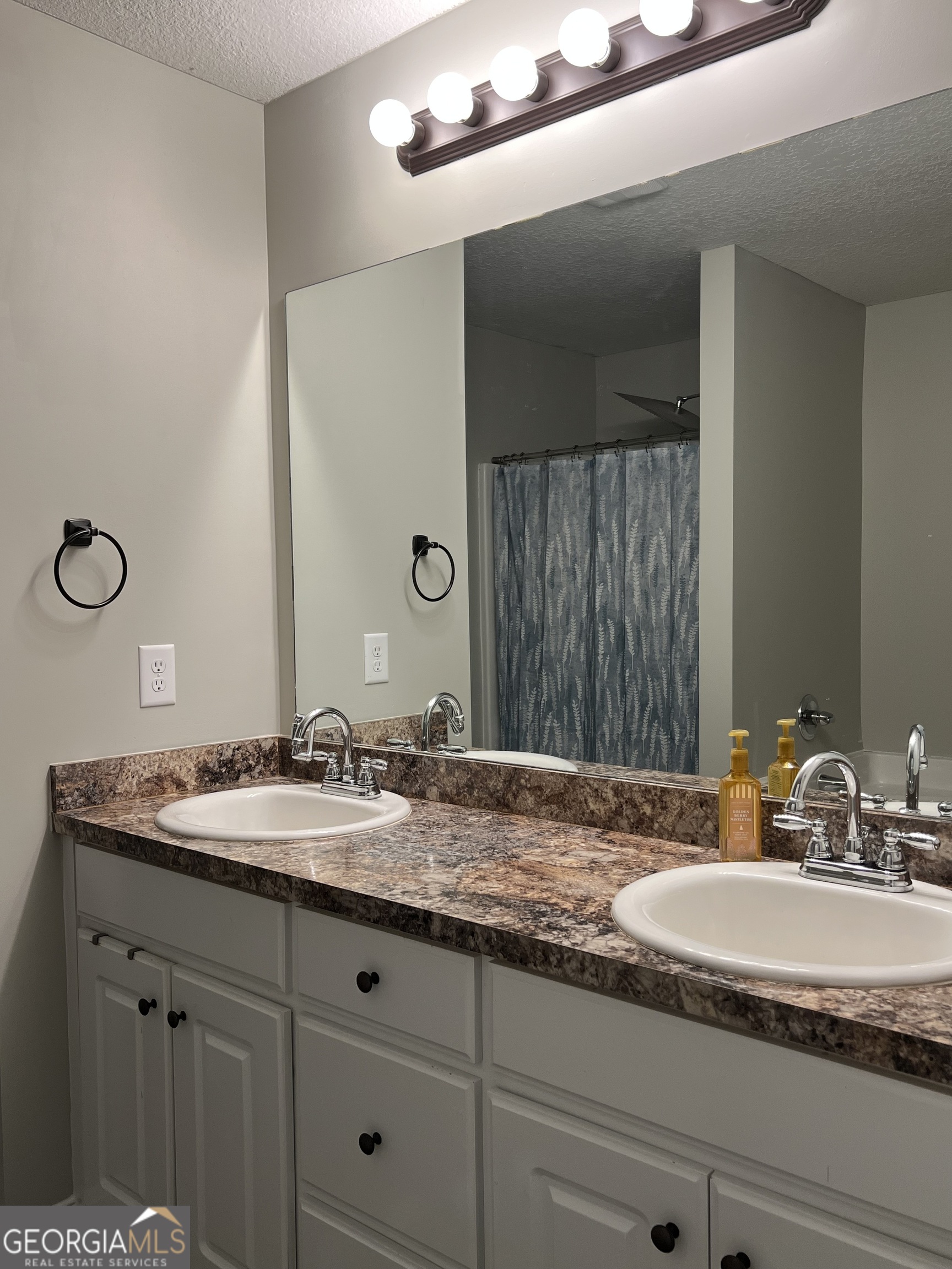 150 Paul Smith Road Hull, GA 30646 - Photo 2 of 11 Double Vanities in Master Bath