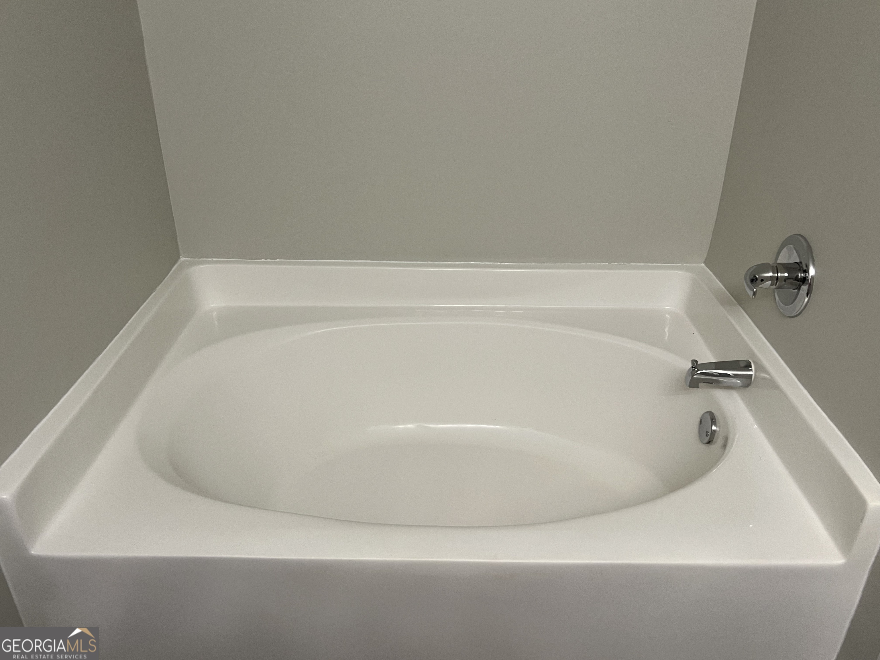 150 Paul Smith Road Hull, GA 30646 - Photo 3 of 11 Soaking Tub in Master Bath