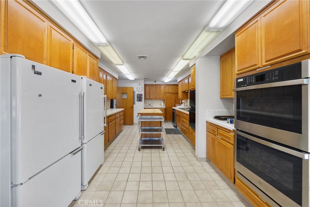 903 Crescent Bend Fallbrook, CA 92028 - Photo 44 of 50 Clubhouse Kitchen
