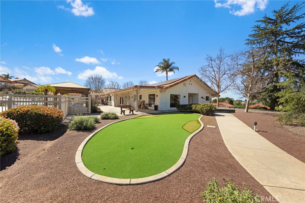 903 Crescent Bend Fallbrook, CA 92028 - Photo 48 of 50 Community Putting Green