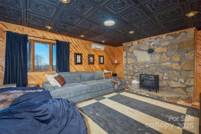 $975,000 | 2338 El Miner Drive, Mars Hill, NC 28754