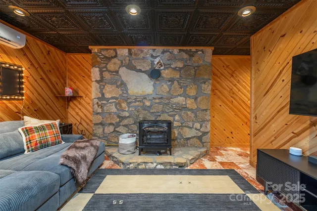 $975,000 | 2338 El Miner Drive, Mars Hill, NC 28754