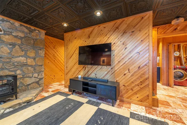 $975,000 | 2338 El Miner Drive, Mars Hill, NC 28754