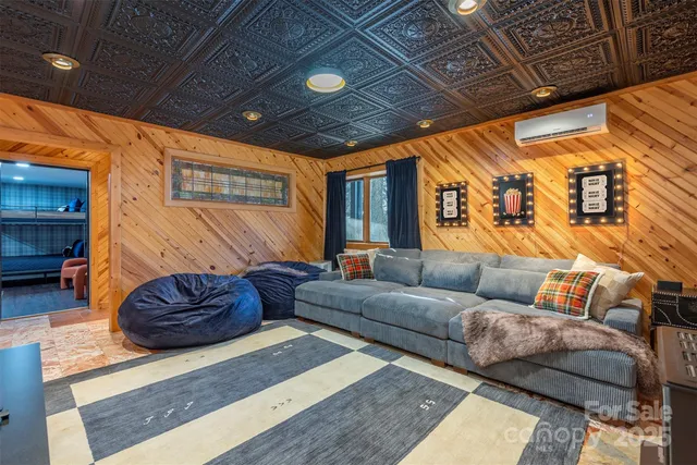 $975,000 | 2338 El Miner Drive, Mars Hill, NC 28754