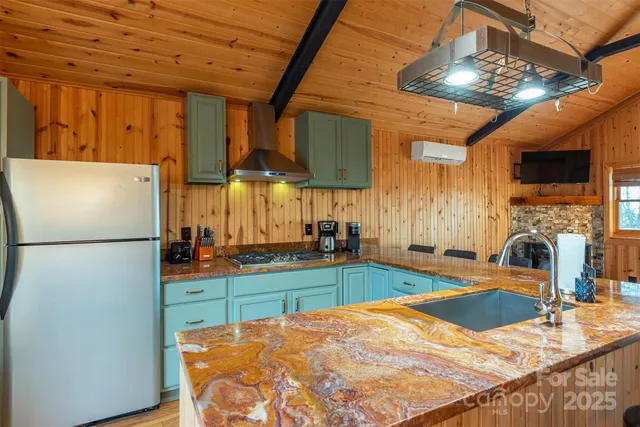 $975,000 | 2338 El Miner Drive, Mars Hill, NC 28754