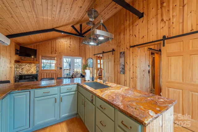 $975,000 | 2338 El Miner Drive, Mars Hill, NC 28754