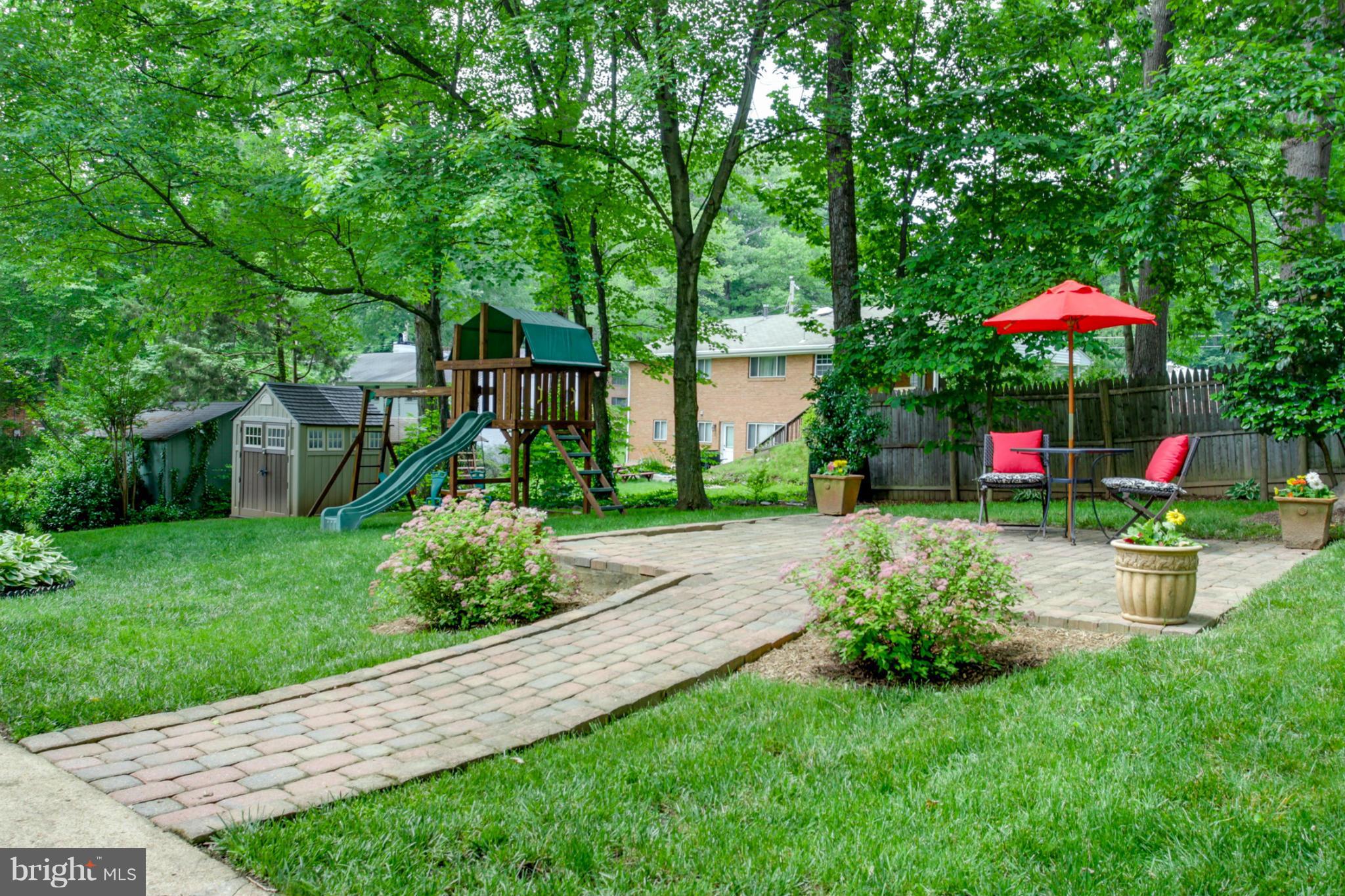 5614 Heming Avenue Springfield, VA 22151 - Photo 24 of 30 a garden view with a seating space