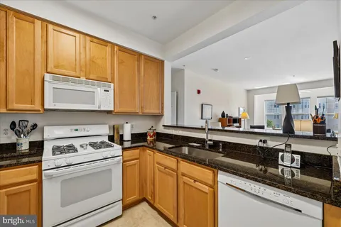 $325,000 | 310 High Gables Drive, Unit 307, Gaithersburg, MD 20878