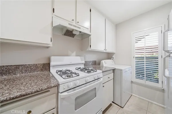 $2,350 | 82 Tangelo, Irvine, CA 92618